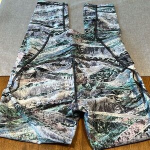 Lululemon Train Times leggings. Size 4. Excellent condition.